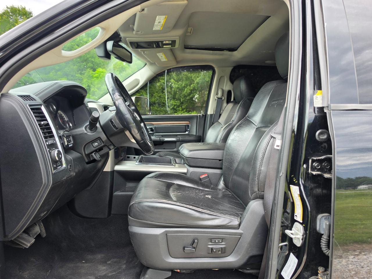 RAM 2500 Laramie Mega Cab 4WD 2015