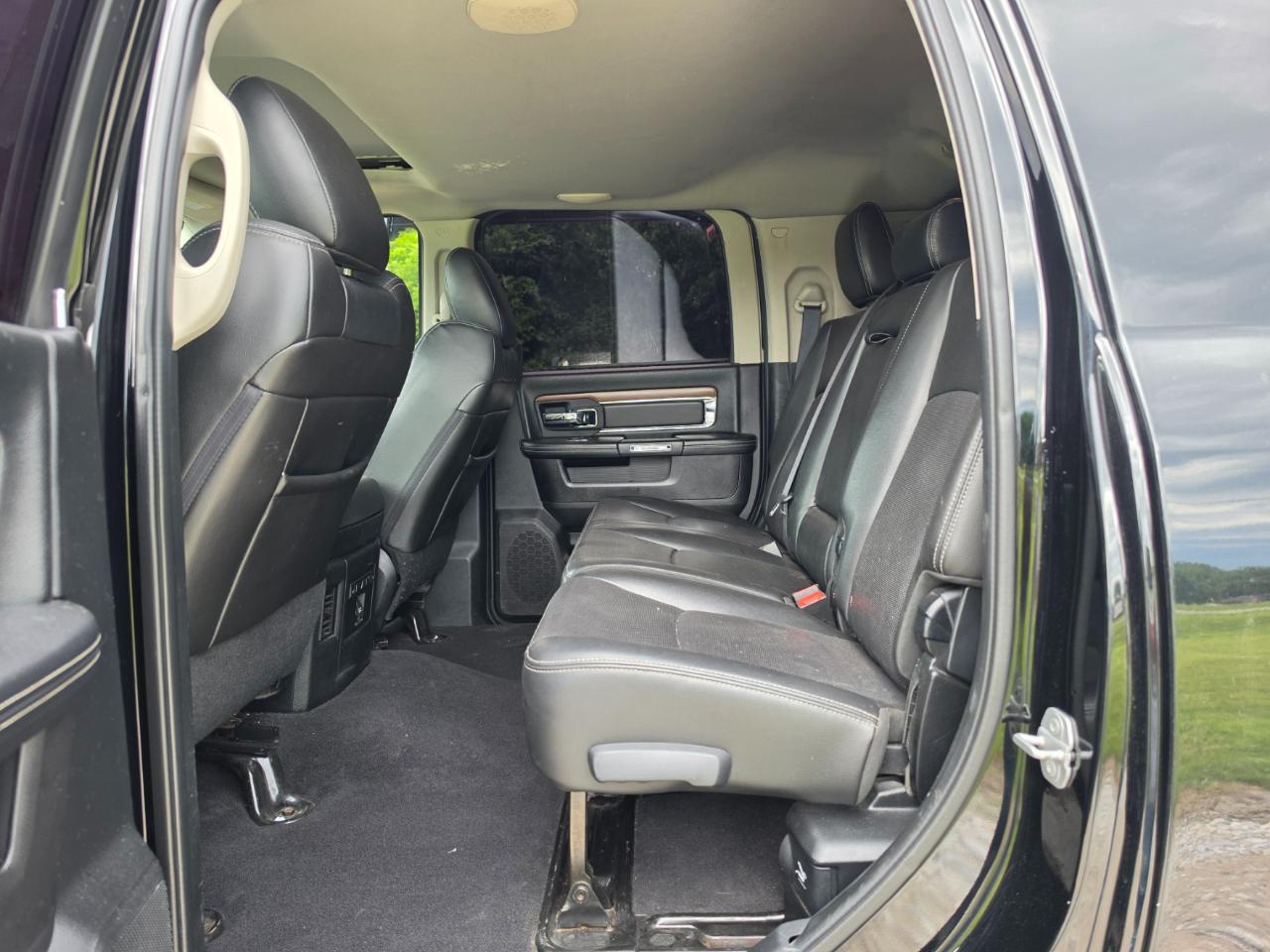 RAM 2500 Laramie Mega Cab 4WD 2015