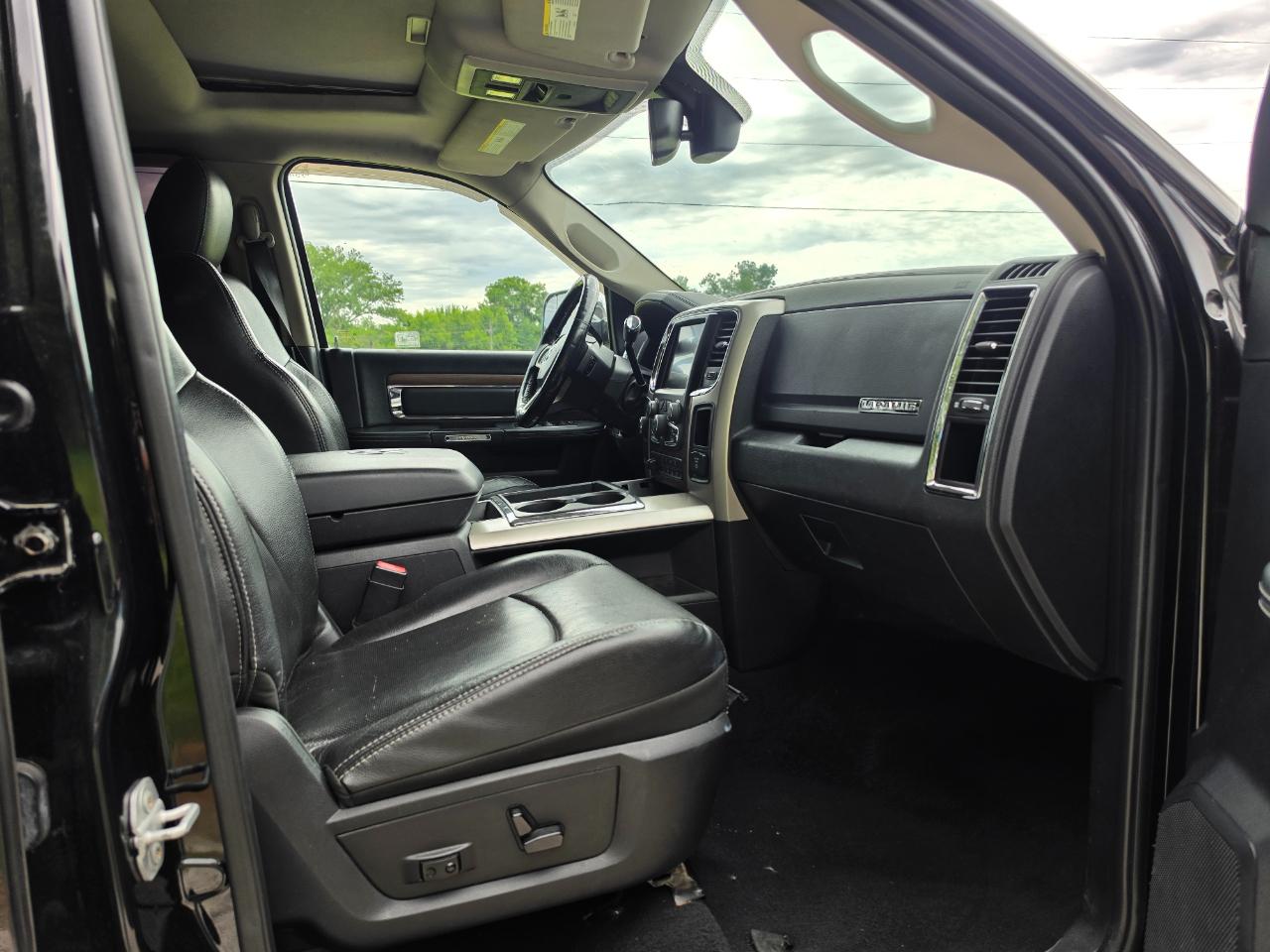 RAM 2500 Laramie Mega Cab 4WD 2015