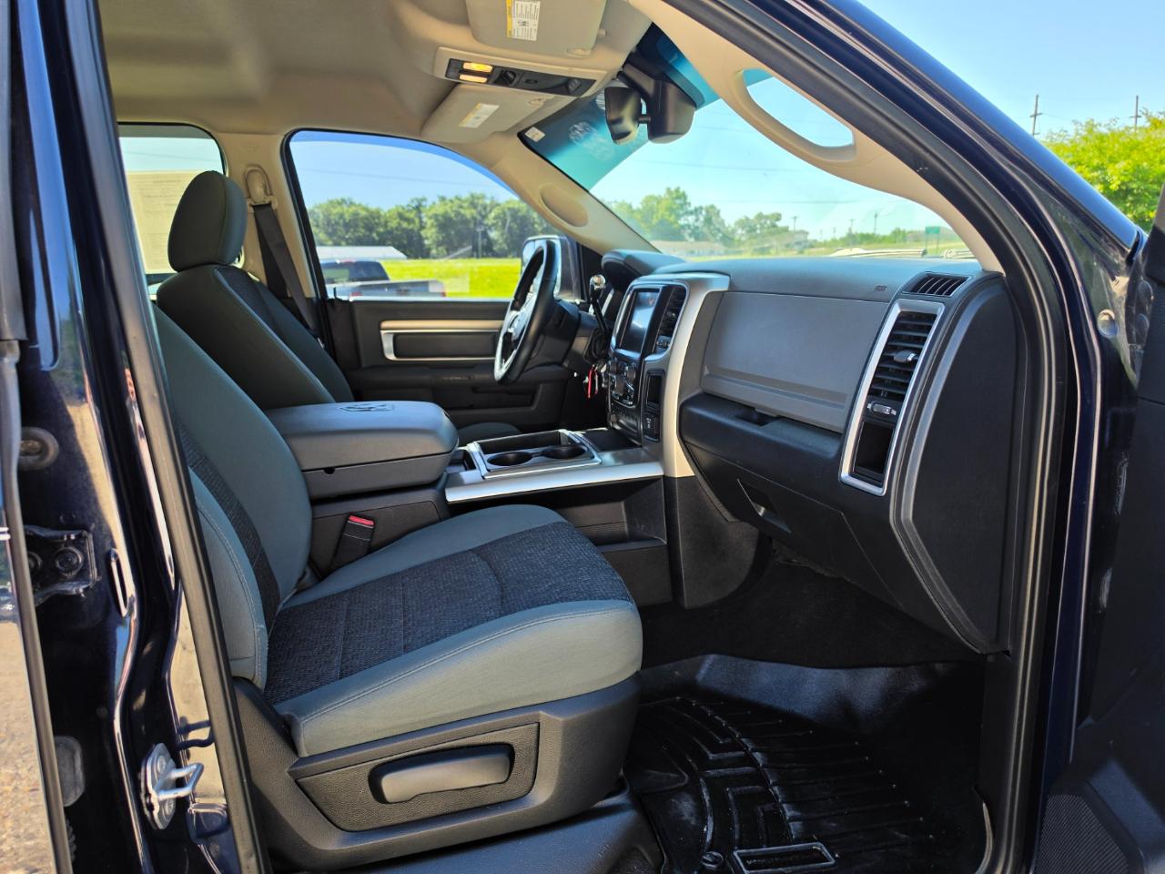 RAM 2500 4WD Mega Cab 160.5" SLT 2015