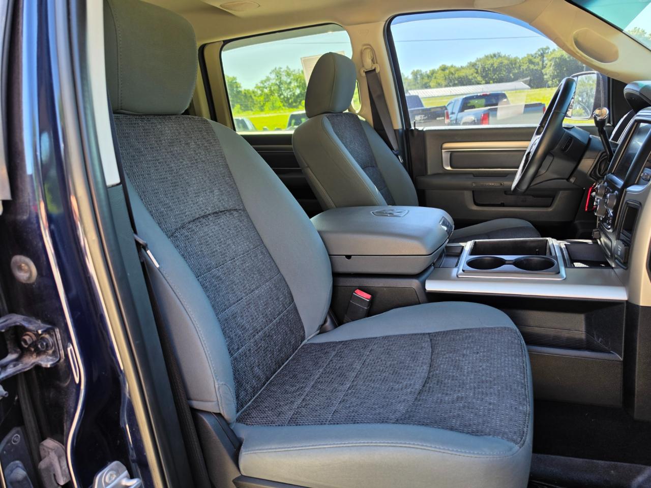 RAM 2500 4WD Mega Cab 160.5" SLT 2015