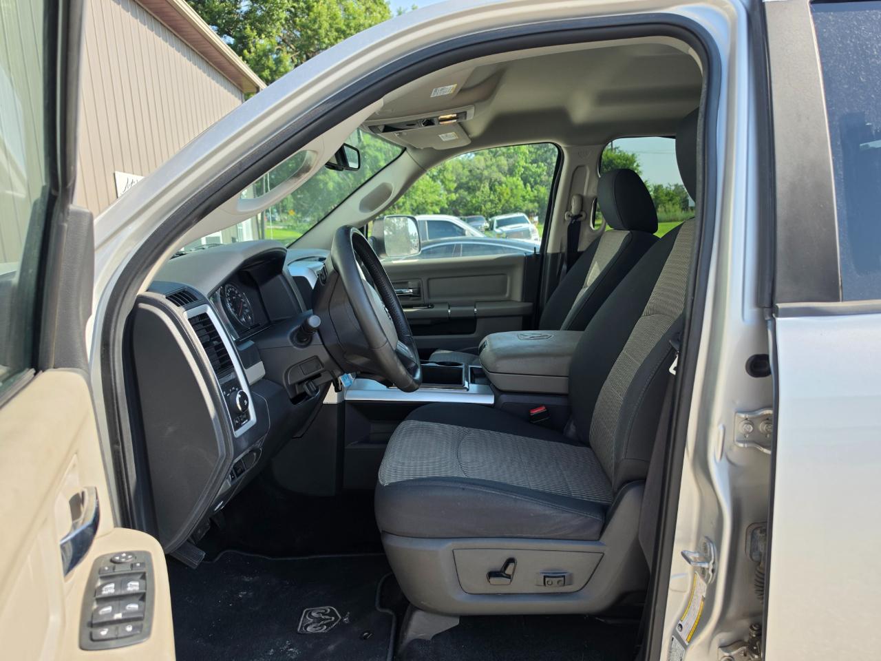 Dodge 2500 Outdoorsman 4x4 Crew Cab 6'4" Box 2011