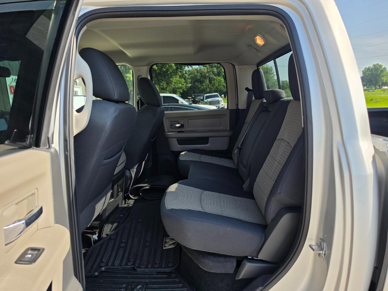 Dodge 2500 Outdoorsman 4x4 Crew Cab 6'4" Box 2011