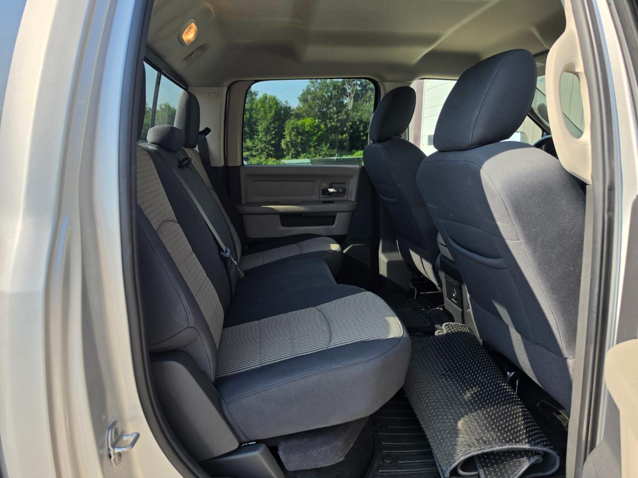 Dodge 2500 Outdoorsman 4x4 Crew Cab 6'4" Box 2011