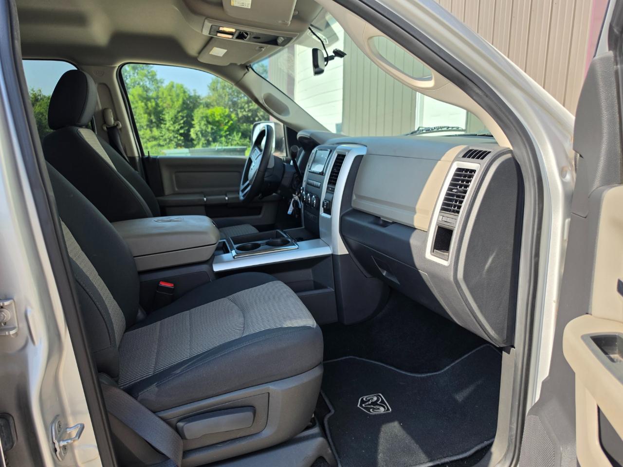 Dodge 2500 Outdoorsman 4x4 Crew Cab 6'4" Box 2011