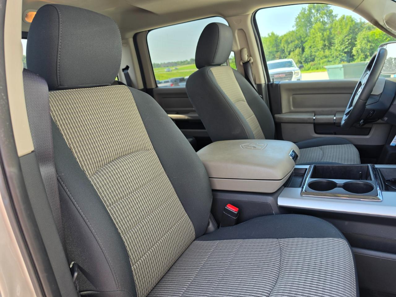 Dodge 2500 Outdoorsman 4x4 Crew Cab 6'4" Box 2011