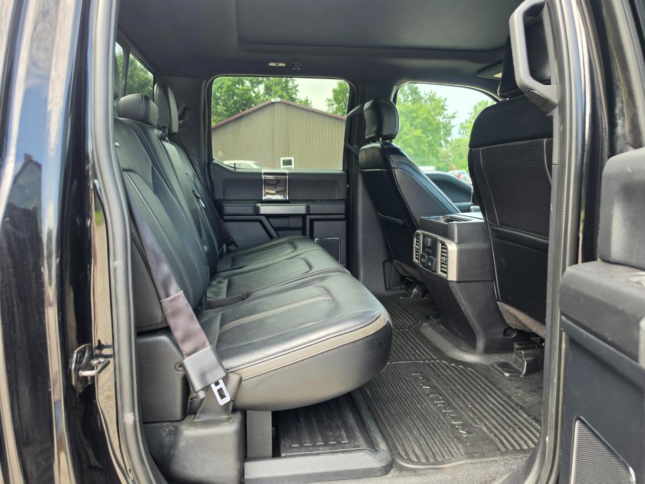 Ford F-450 SD Platinum Crew Cab DRW 4WD 2017