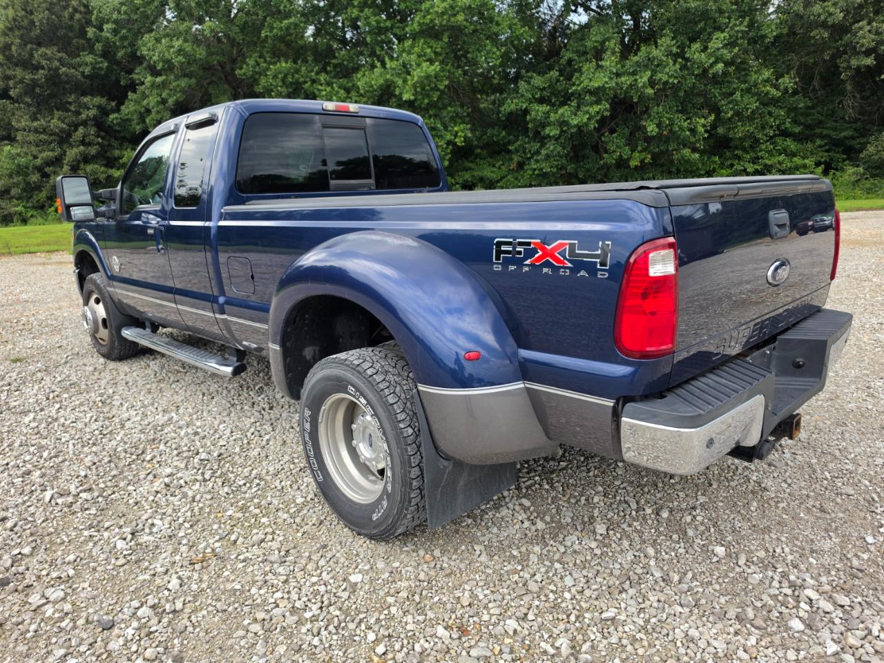 Ford F-350 SD Lariat SuperCab Long Bed DRW 4WD 2011