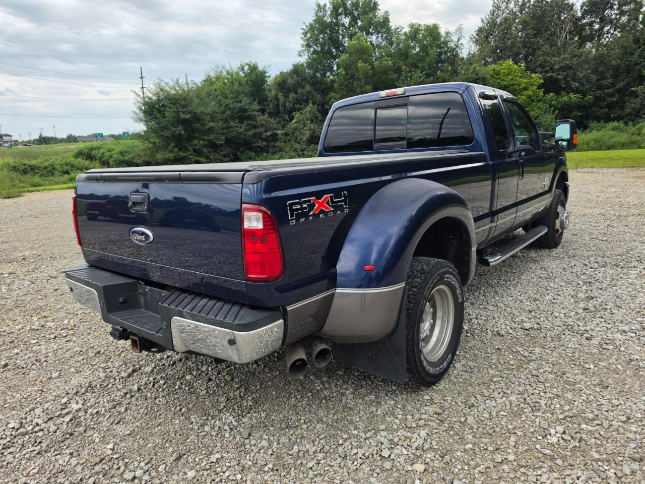 Ford F-350 SD Lariat SuperCab Long Bed DRW 4WD 2011