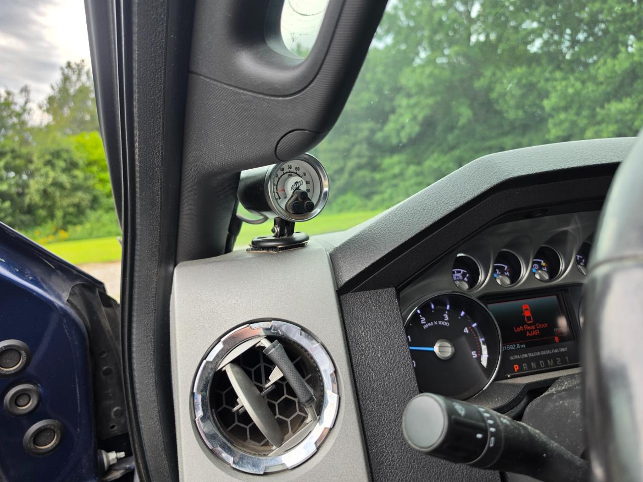 Ford F-350 SD Lariat SuperCab Long Bed DRW 4WD 2011