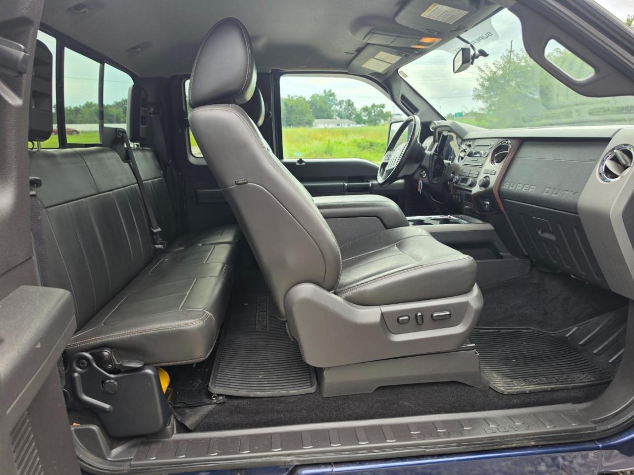 Ford F-350 SD Lariat SuperCab Long Bed DRW 4WD 2011