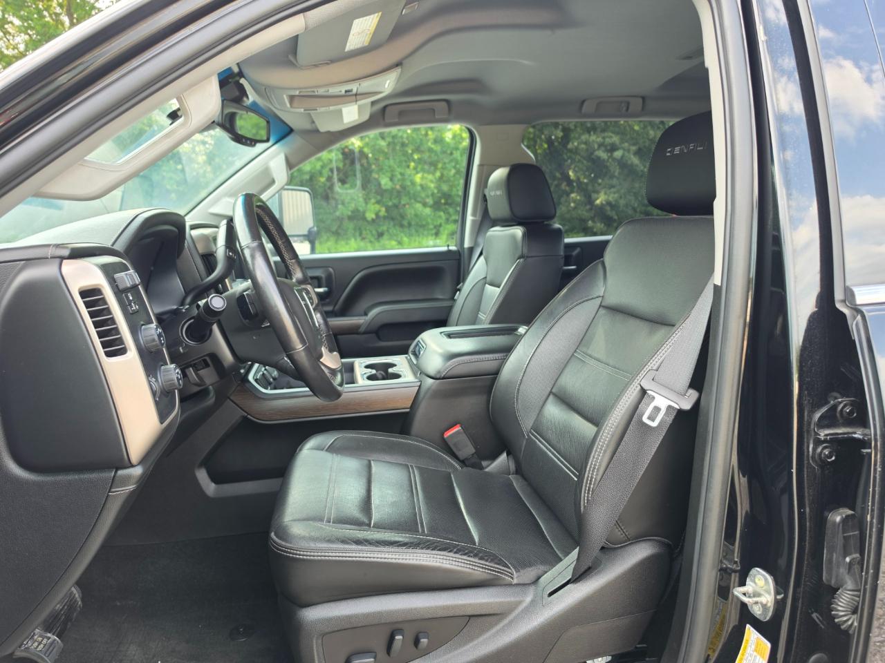 GMC Sierra 2500HD Denali Crew Cab 4WD 2018