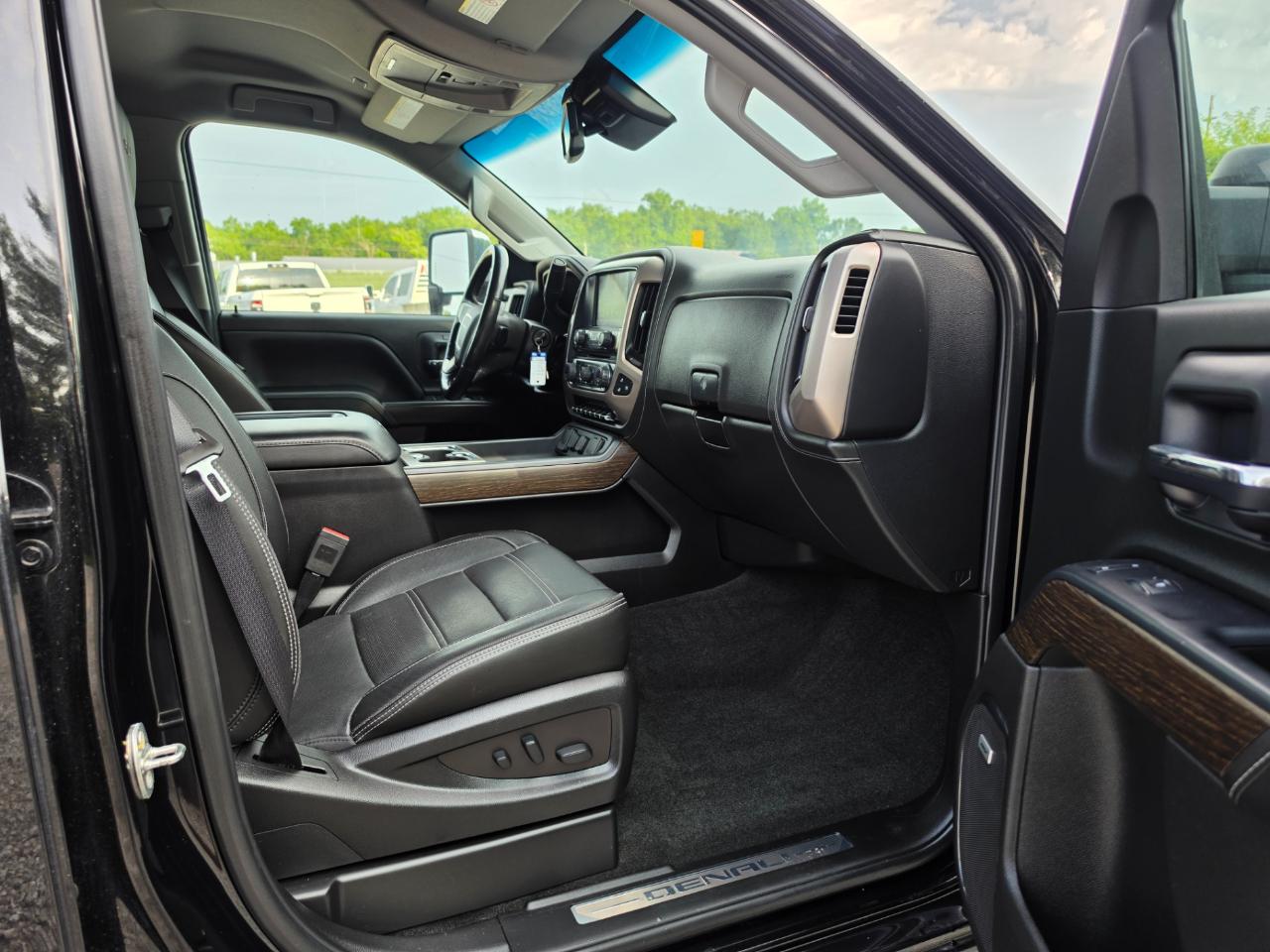 GMC Sierra 2500HD Denali Crew Cab 4WD 2018