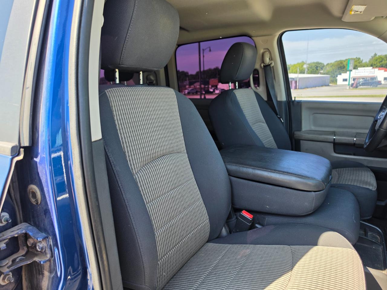 Dodge Ram 2500 Laramie Mega Cab 4WD 2011