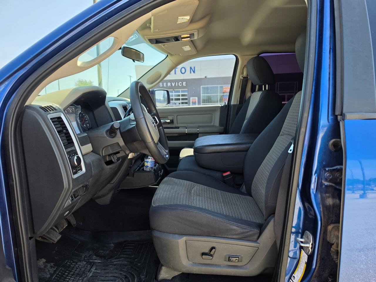 Dodge Ram 2500 Laramie Mega Cab 4WD 2011