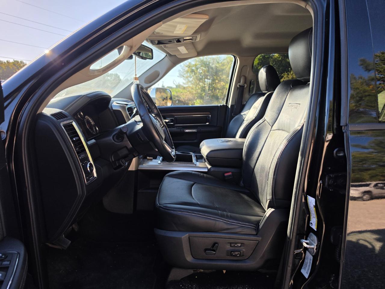 RAM 2500 Laramie Mega Cab 4WD 2015