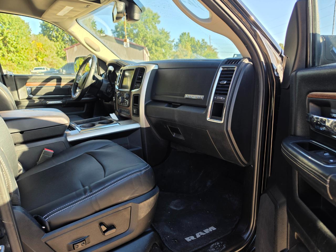 RAM 2500 Laramie Mega Cab 4WD 2015