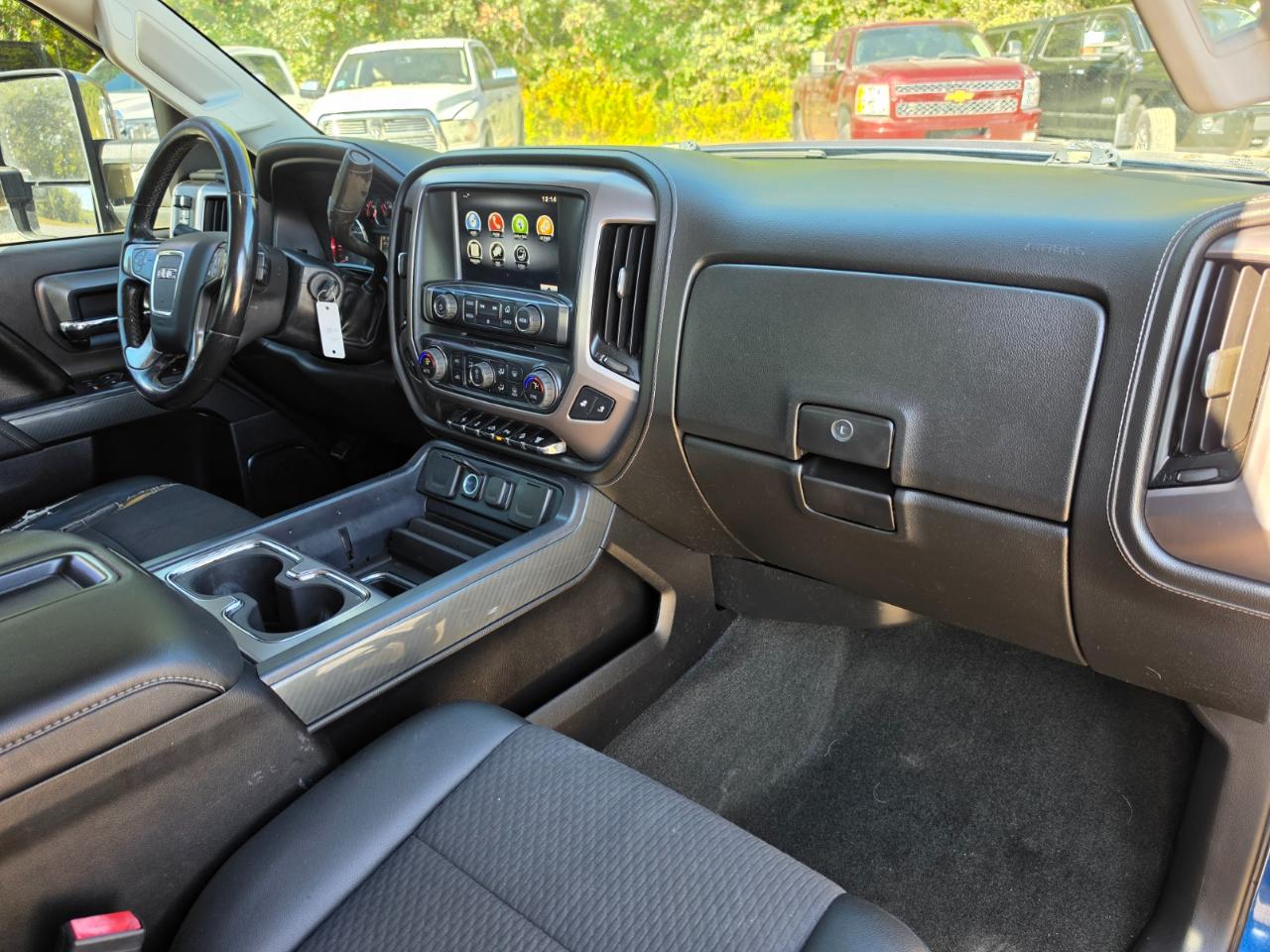 GMC Sierra 2500HD SLE Crew Cab 4WD 2015