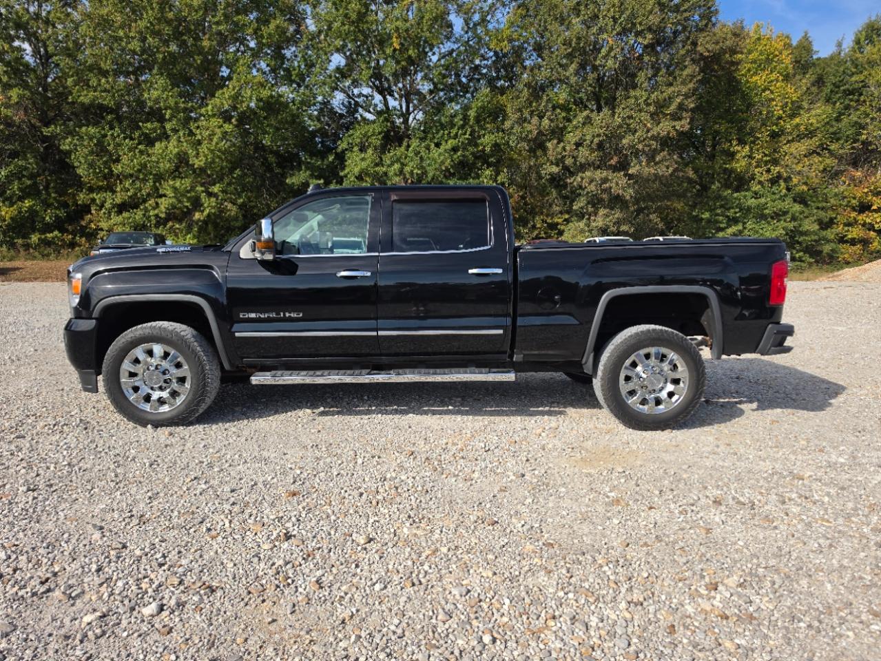 GMC Sierra 2500HD Denali Crew Cab 4WD 2017