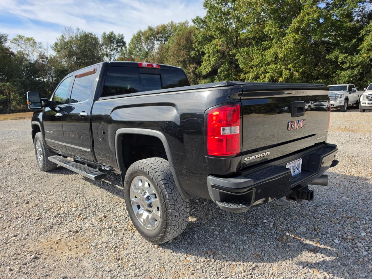 GMC Sierra 2500HD Denali Crew Cab 4WD 2017
