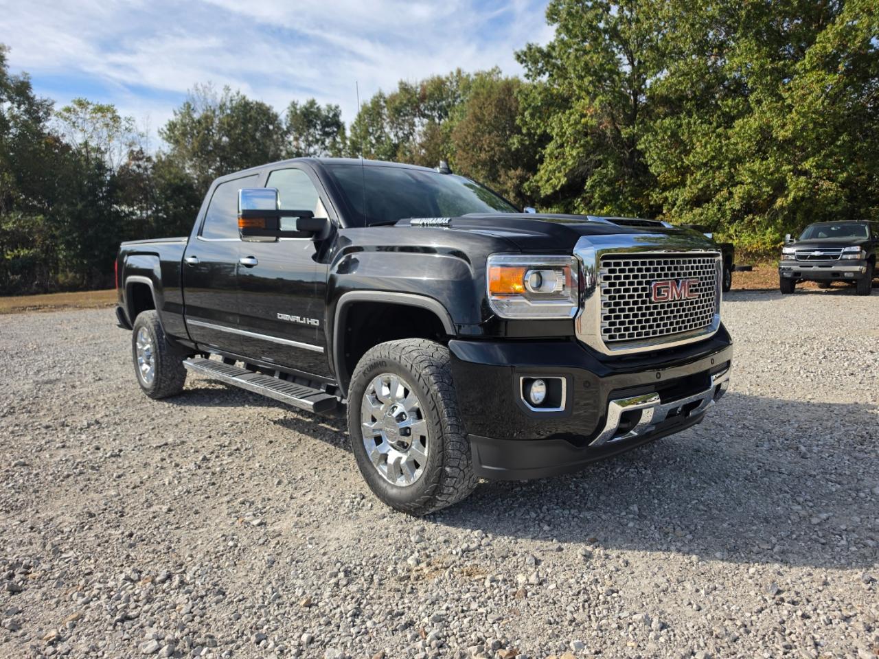 GMC Sierra 2500HD Denali Crew Cab 4WD 2017