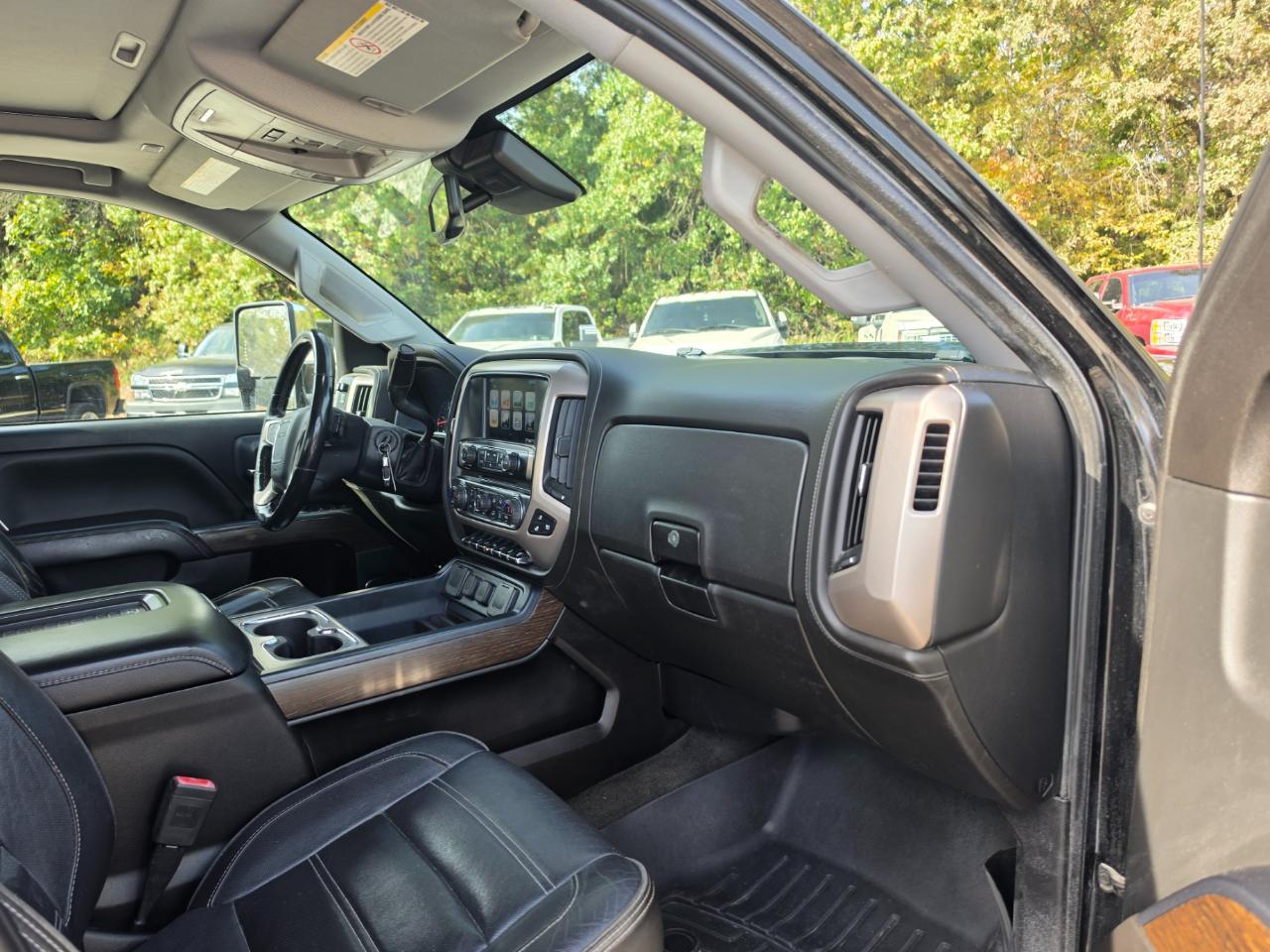 GMC Sierra 2500HD Denali Crew Cab 4WD 2017