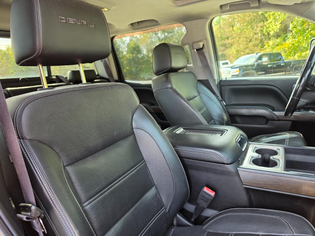 GMC Sierra 2500HD Denali Crew Cab 4WD 2017