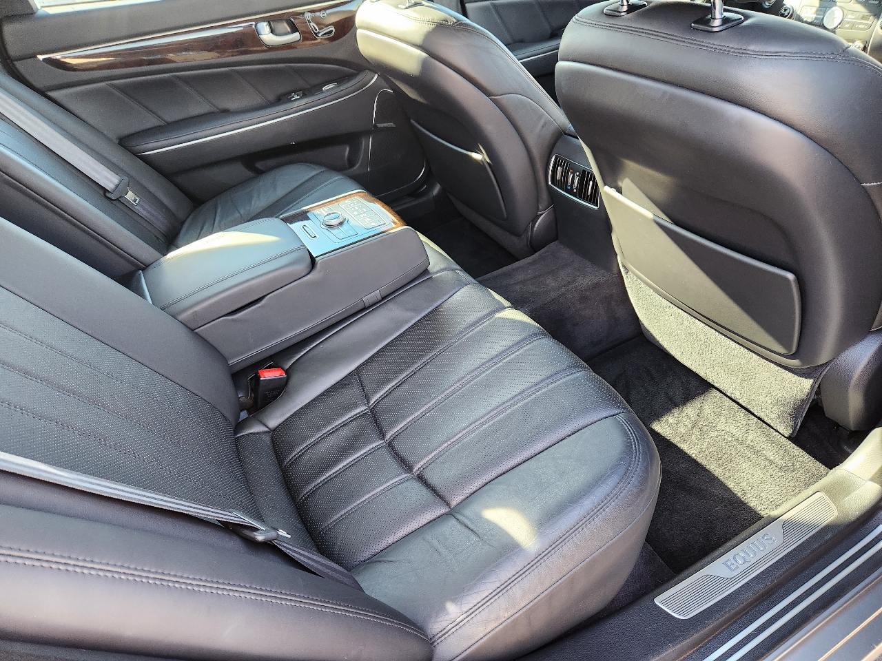 Hyundai Equus Signature 2012