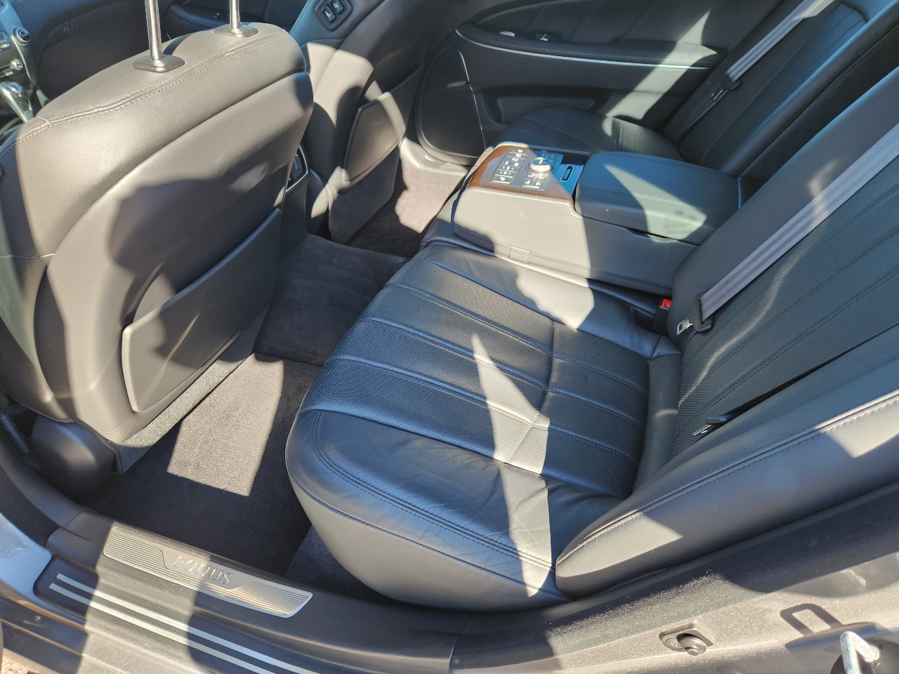 Hyundai Equus Signature 2012