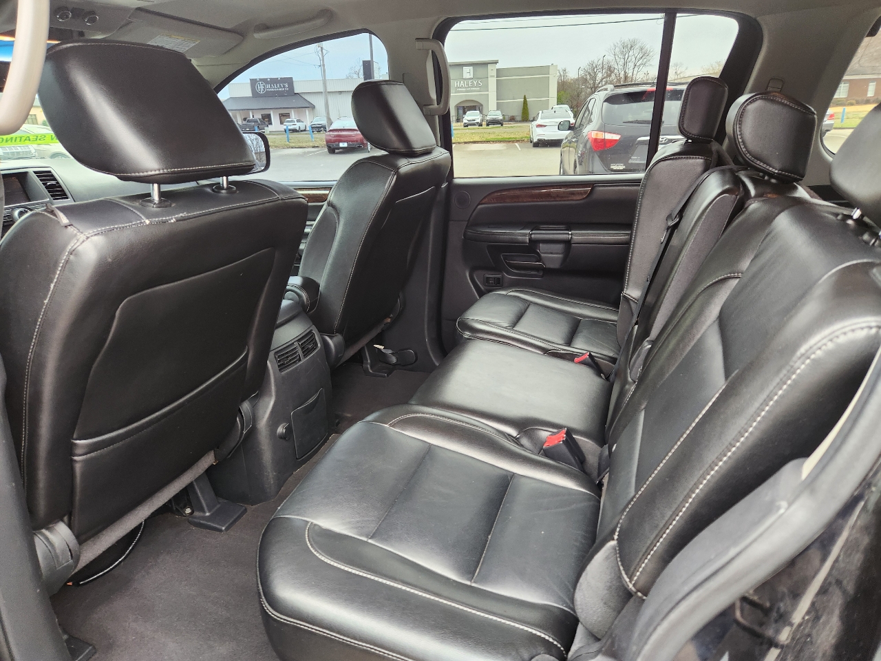 Nissan Armada SE 2WD 2010