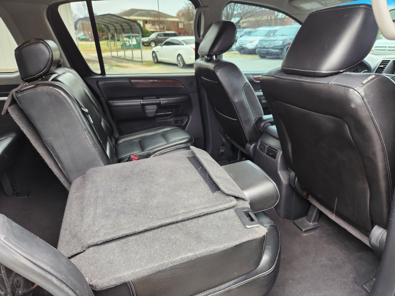 Nissan Armada SE 2WD 2010