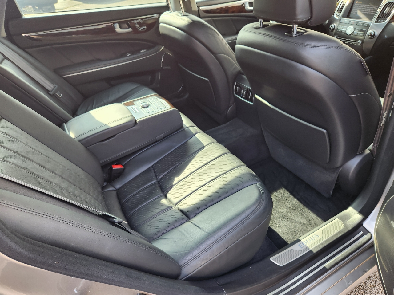 Hyundai Equus Signature 2012