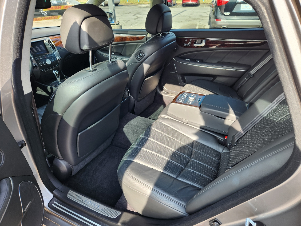 Hyundai Equus Signature 2012