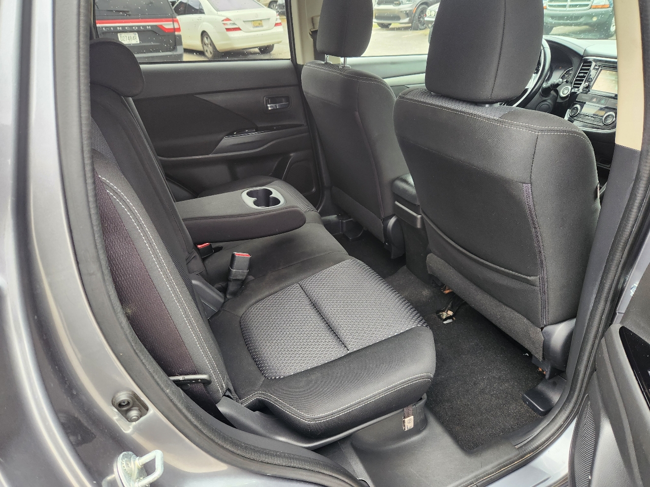 Mitsubishi Outlander SE 2WD 2016