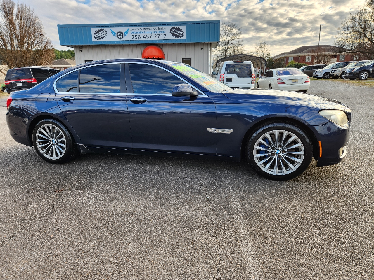 BMW 7-Series 750i xDrive Sedan 2012