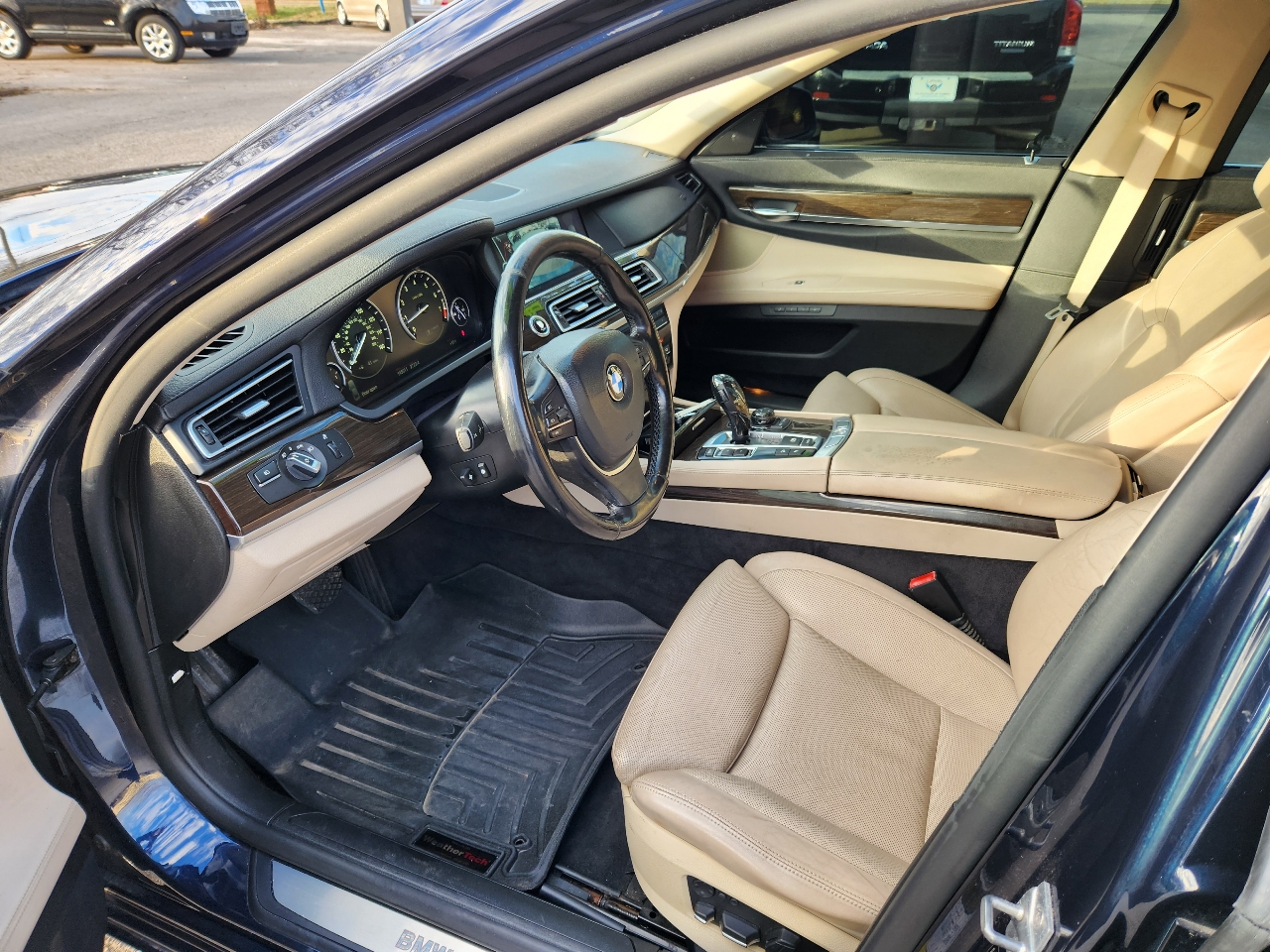 BMW 7-Series 750i xDrive Sedan 2012