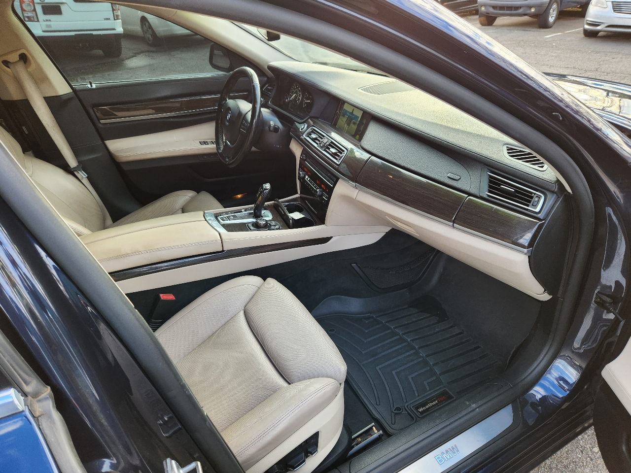 BMW 7-Series 750i xDrive Sedan 2012