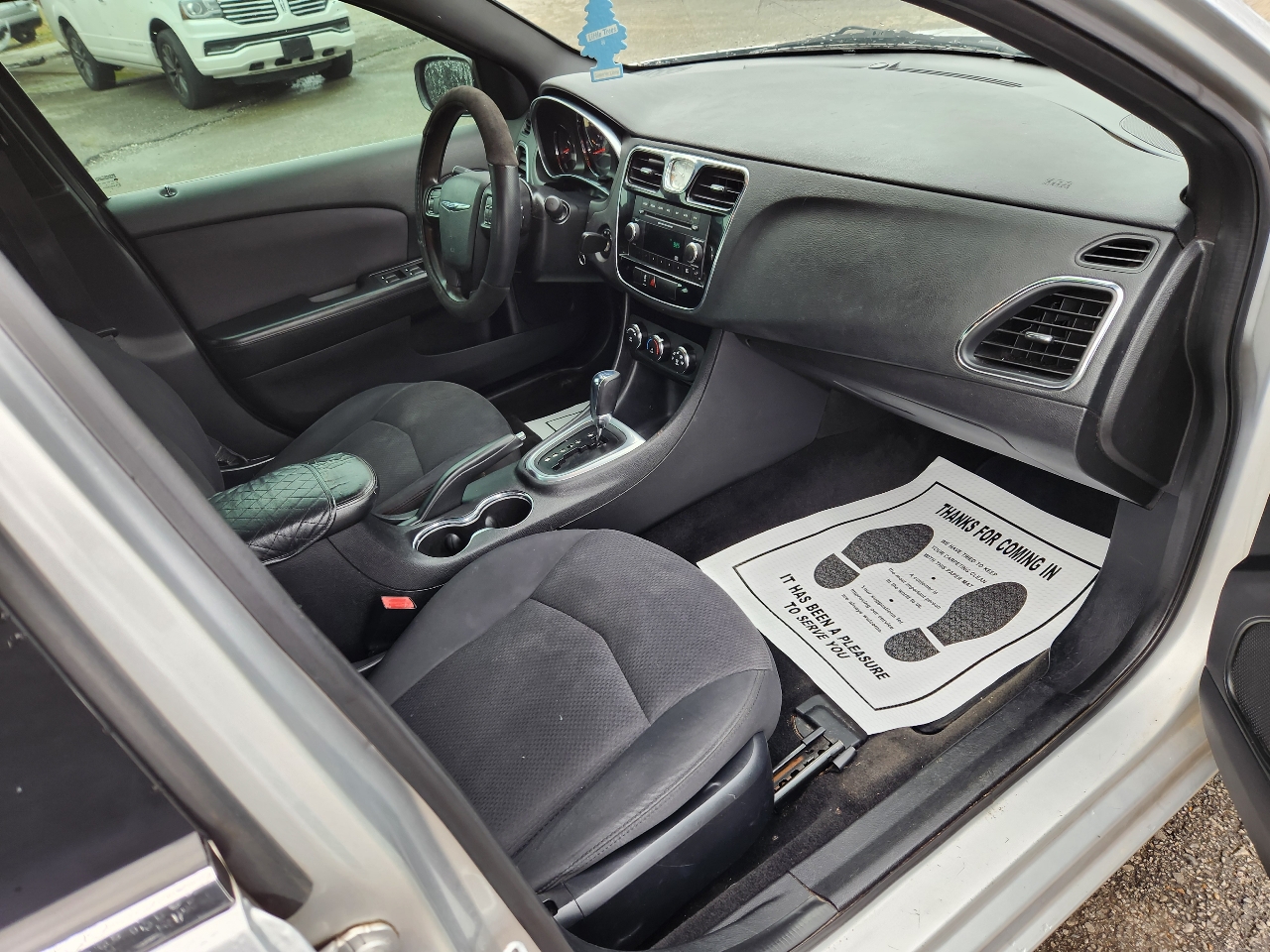 Chrysler 200 LX 2012