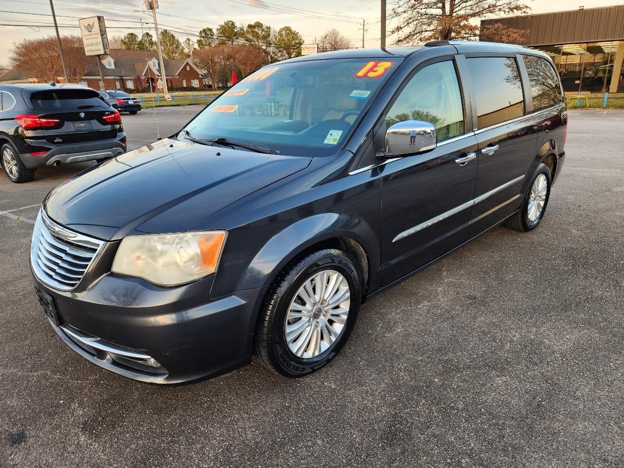 Chrysler Town & Country Limited 2013