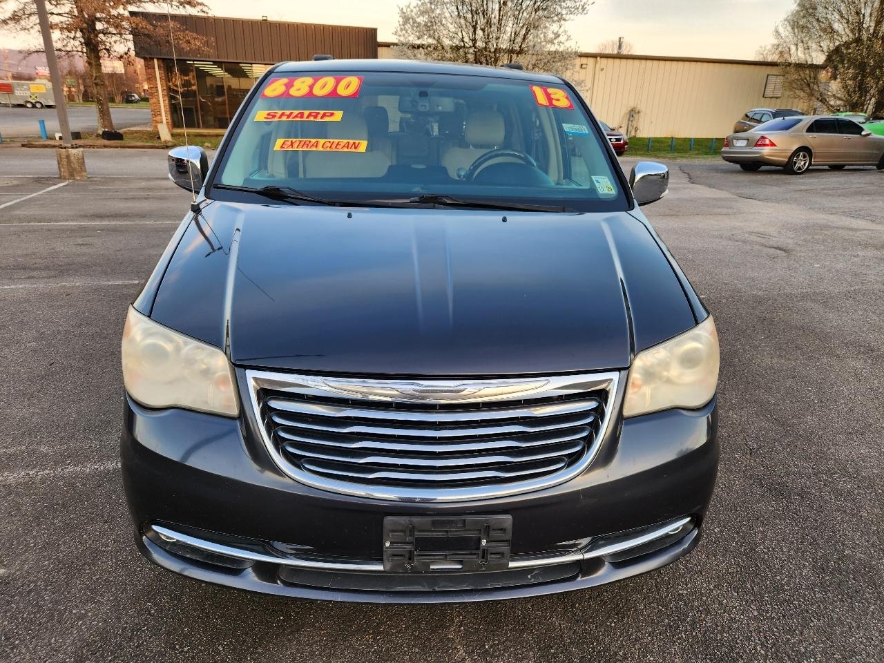 Chrysler Town & Country Limited 2013