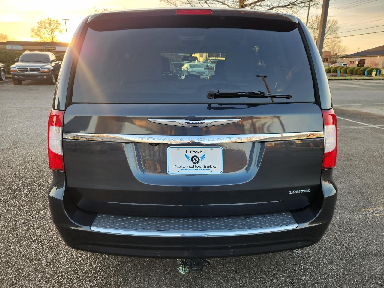 Chrysler Town & Country Limited 2013