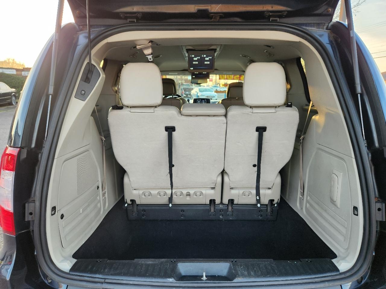 Chrysler Town & Country Limited 2013