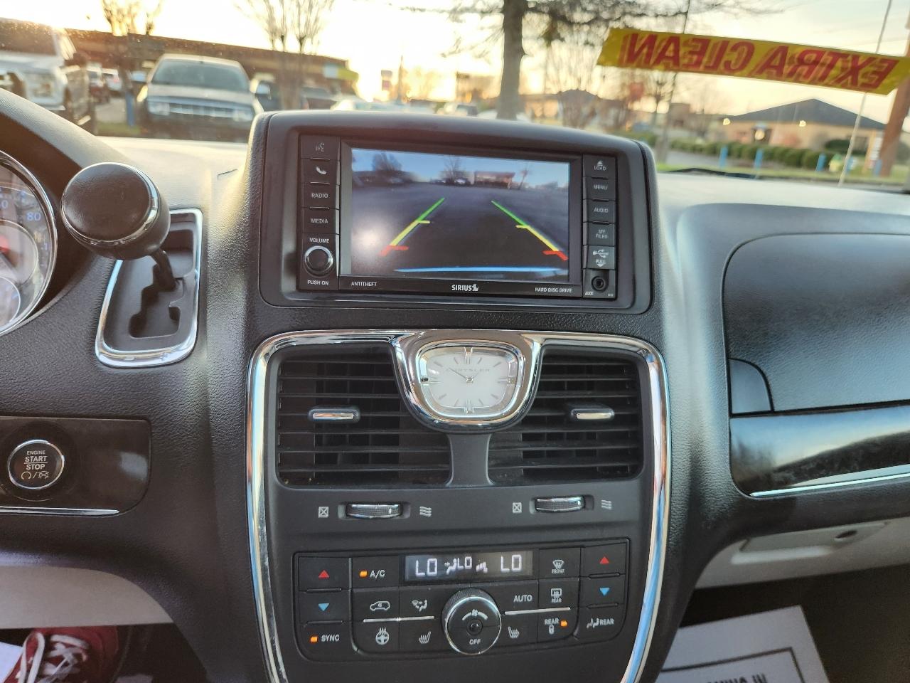 Chrysler Town & Country Limited 2013