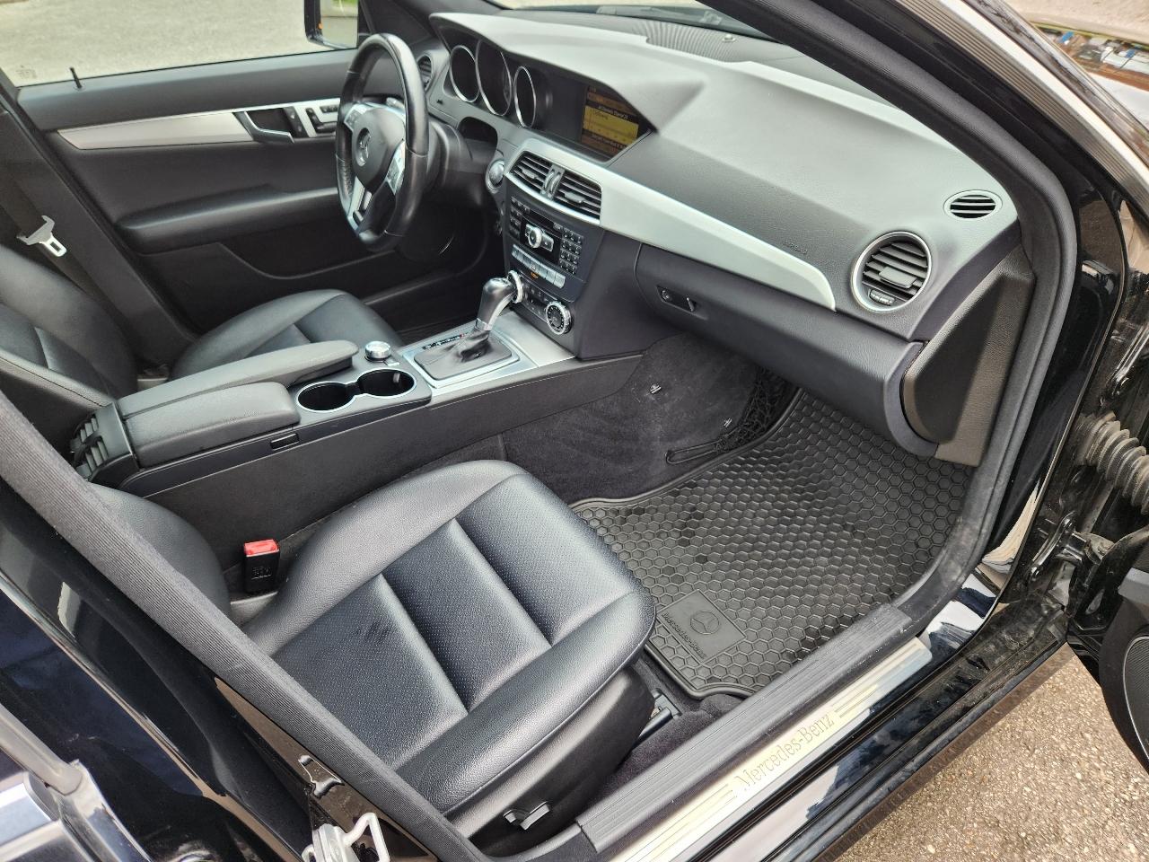 Mercedes-Benz C-Class C300 4MATIC Luxury Sedan 2012