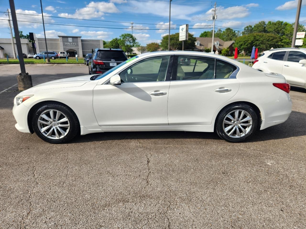 Infiniti Q50 Base AWD 2015