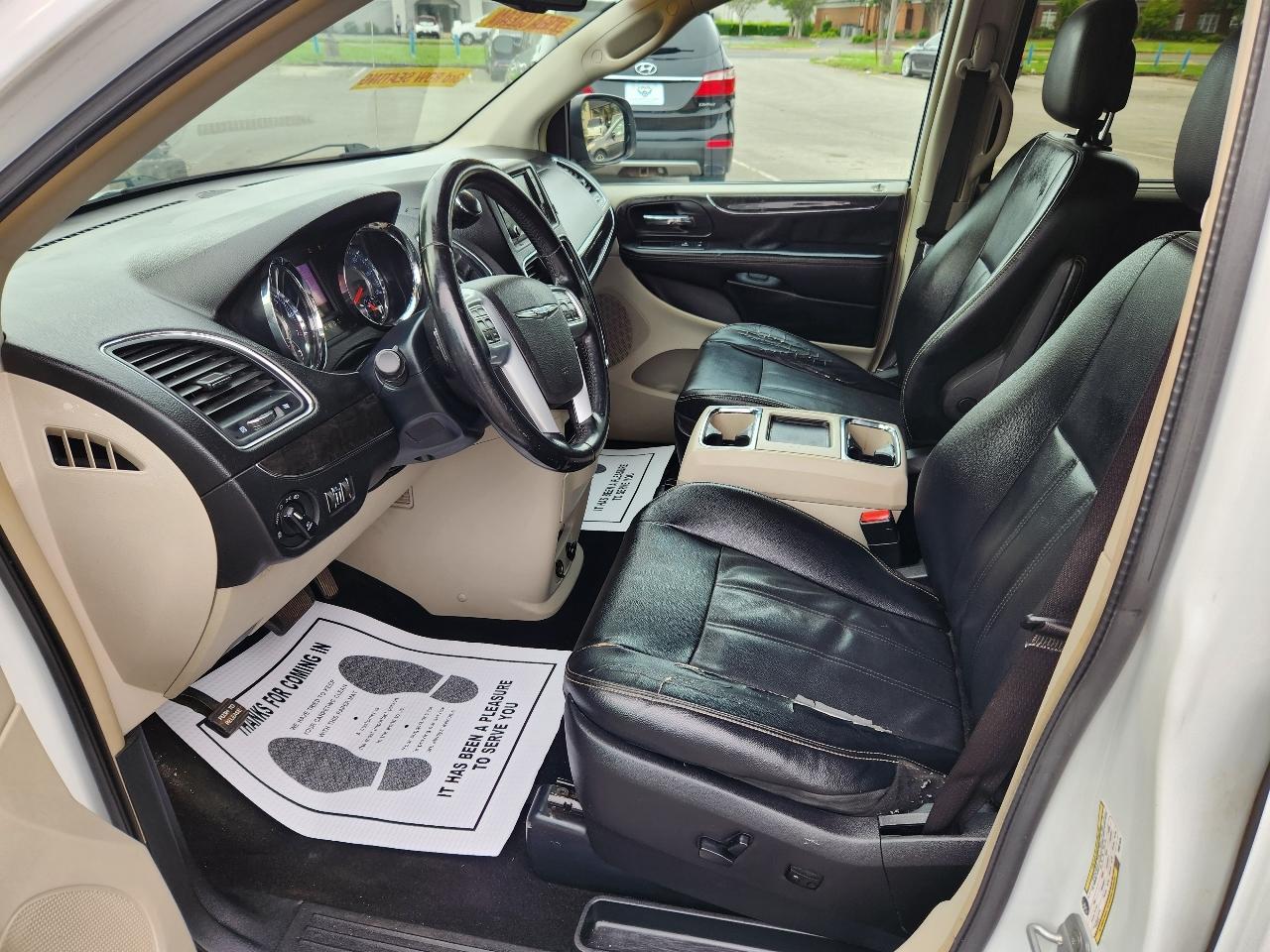 Chrysler Town & Country Touring 2013
