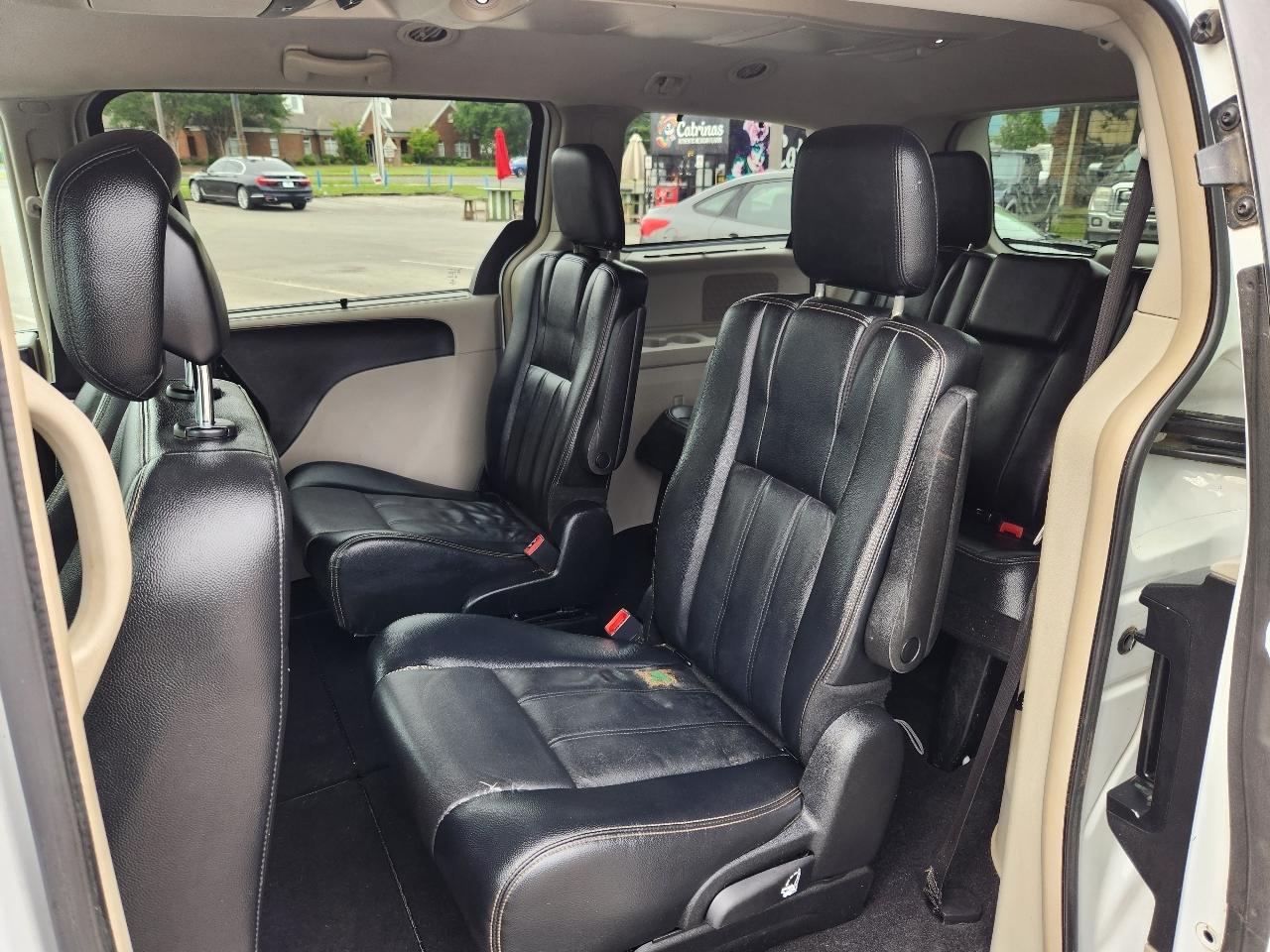 Chrysler Town & Country Touring 2013