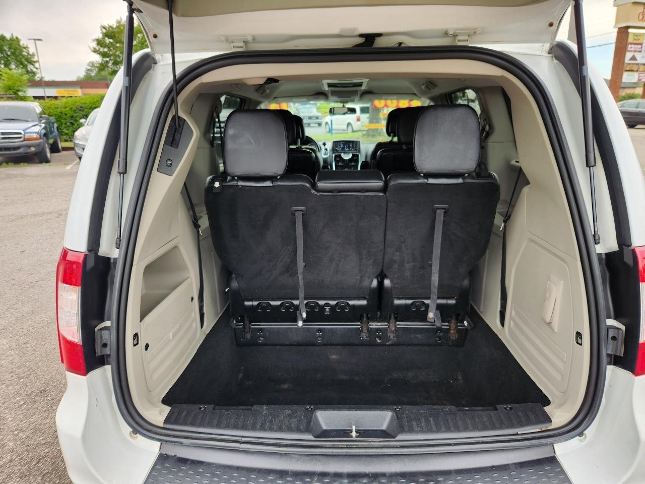 Chrysler Town & Country Touring 2013