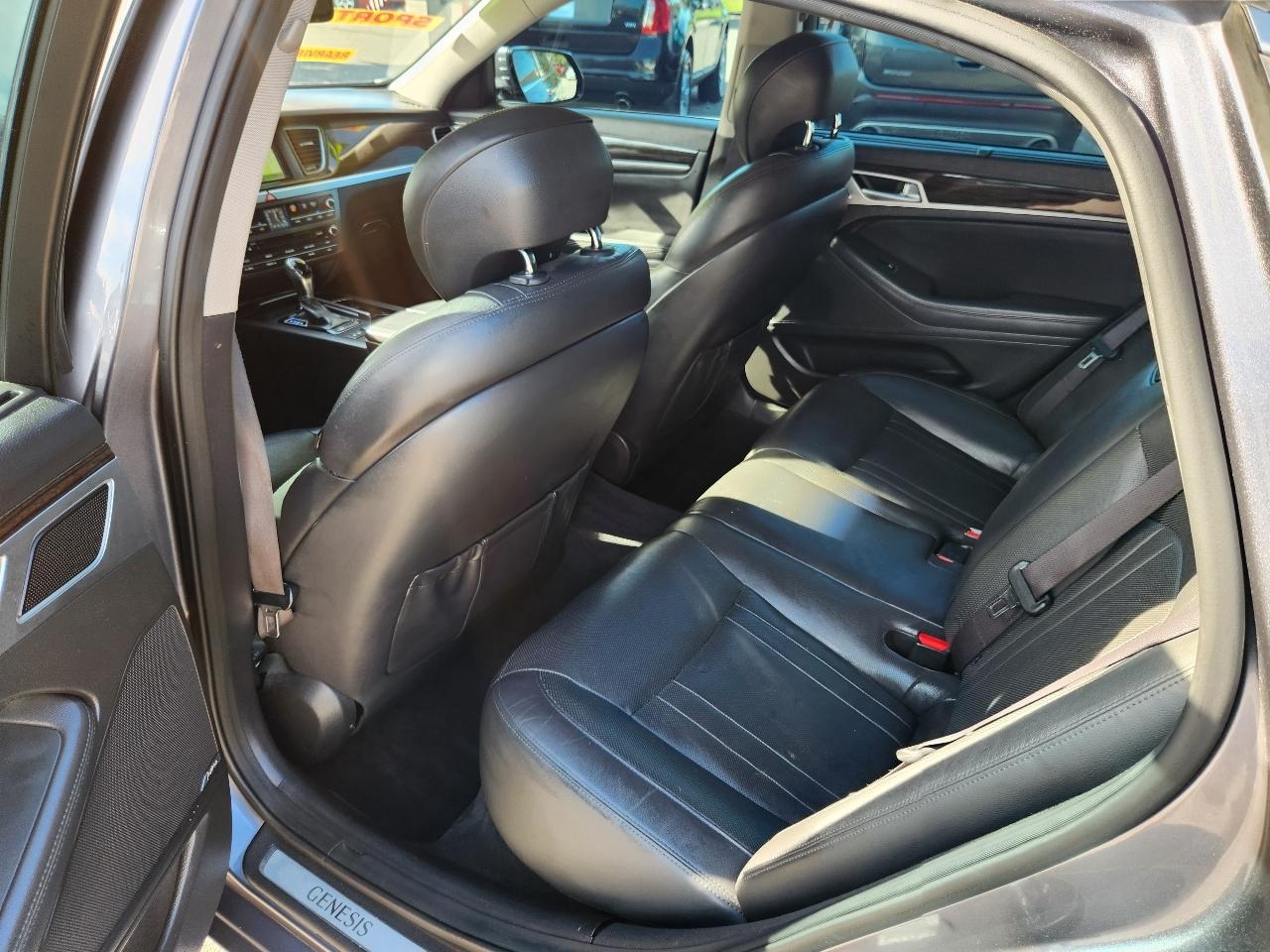 Hyundai Genesis 3.8L 2015