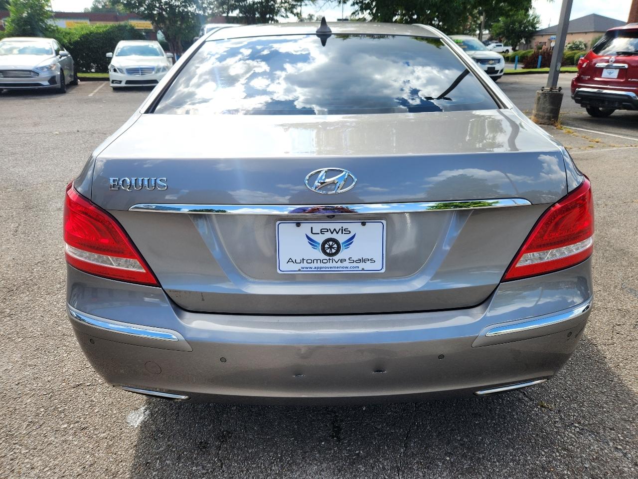 Hyundai Equus Signature 2012